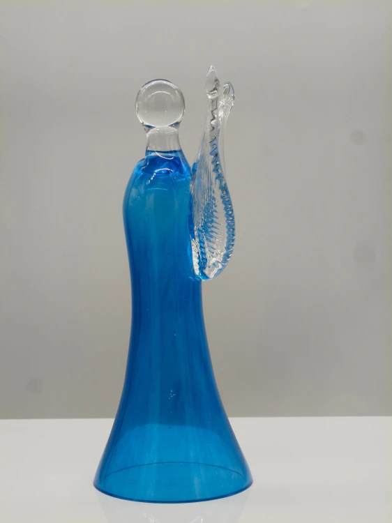Elegancki Anioł ze Szkła 26cm – Pamiątka Komunii i Chrztu – Ręcznie Formowana Figurka Niebieska