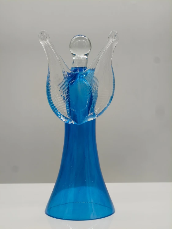 Elegancki Anioł ze Szkła 26cm – Pamiątka Komunii i Chrztu – Ręcznie Formowana Figurka Niebieska