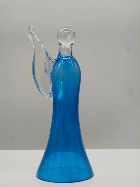 Elegancki Anioł ze Szkła 26cm – Pamiątka Komunii i Chrztu – Ręcznie Formowana Figurka Niebieska