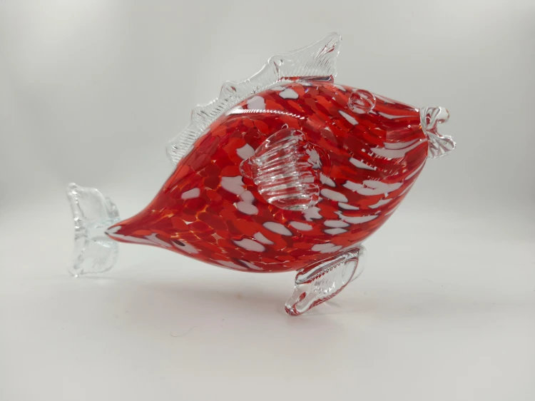 Figurka szklanej ryby PRL – ozdoba z epoki