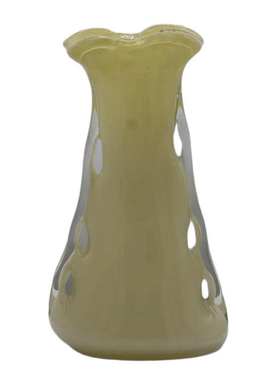 Wazon ozdobny Płetwa Rekina K-IVORY, luksusowe szkło handmade o barwie kości słoniowej do wnętrz.