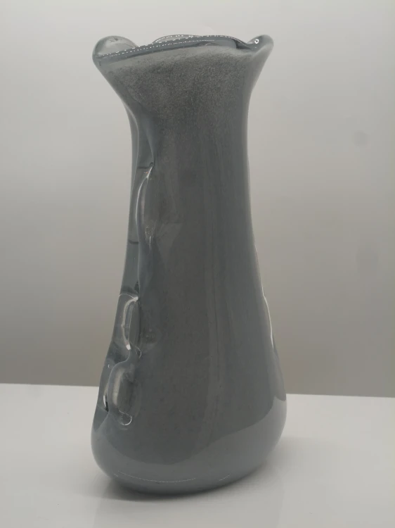 Szklany wazon artystyczny Płetwa Rekina K-NEBULA – polskie szkło handmade – 31 cm