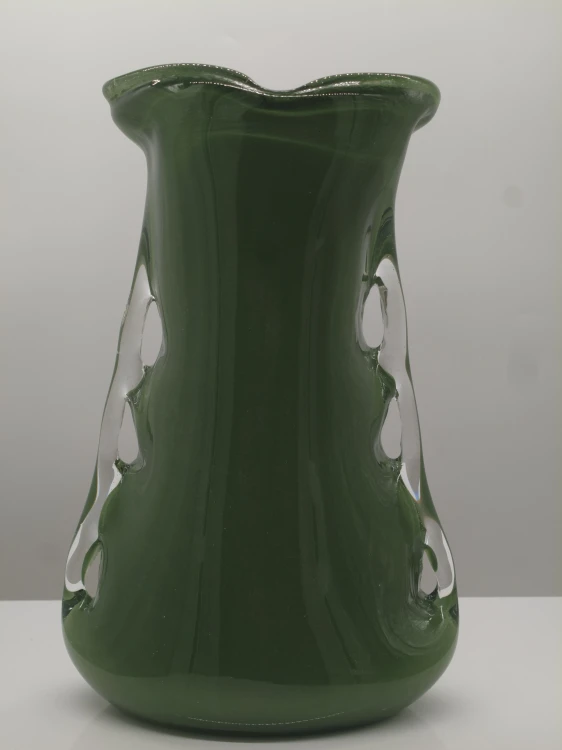 Szklany wazon artystyczny Płetwa Rekina K-OLIVEGREEN – polskie szkło handmade – 31 cm