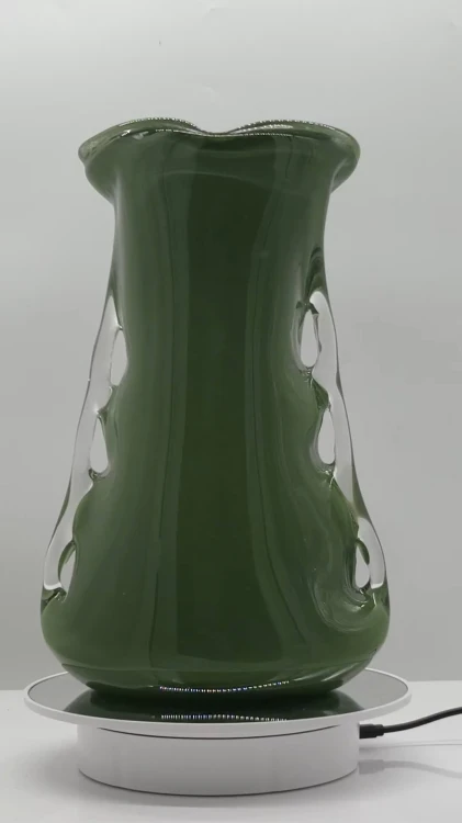 Szklany wazon artystyczny Płetwa Rekina K-OLIVEGREEN – polskie szkło handmade – 31 cm