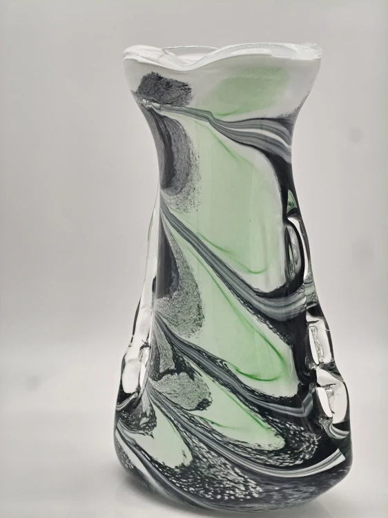Wazon szklany artystyczny „Płetwa Rekina” K268